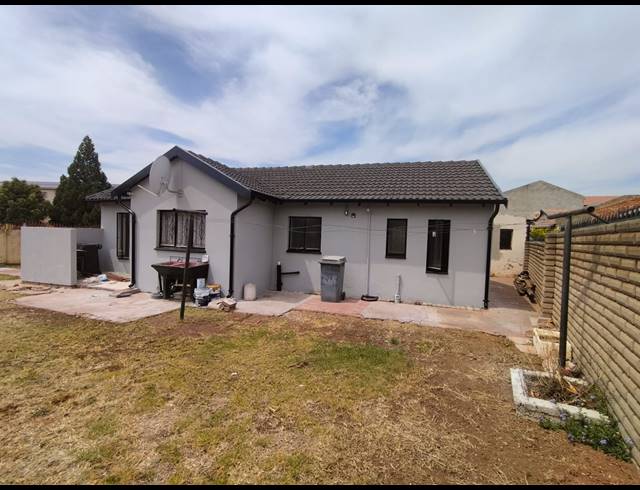 3 BEDROOM FREEHOLD FOR SALE IN DANVILLE